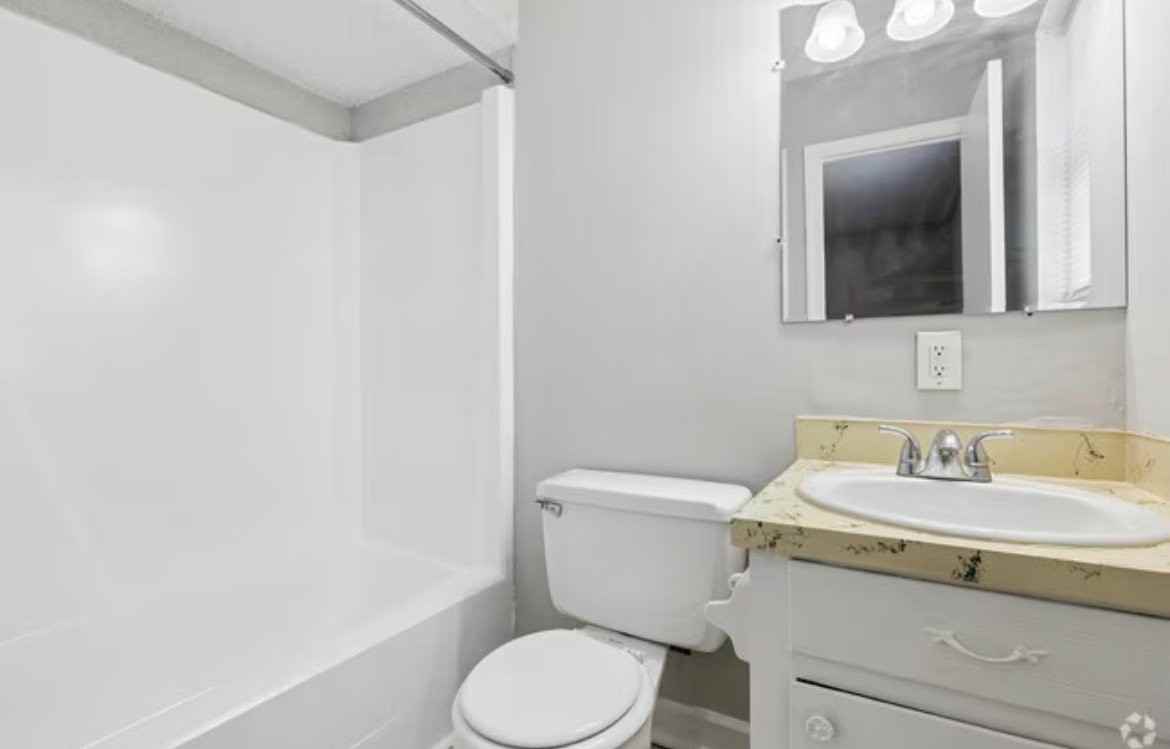 1092 Berkeley St #1 - Photo 6 of 8