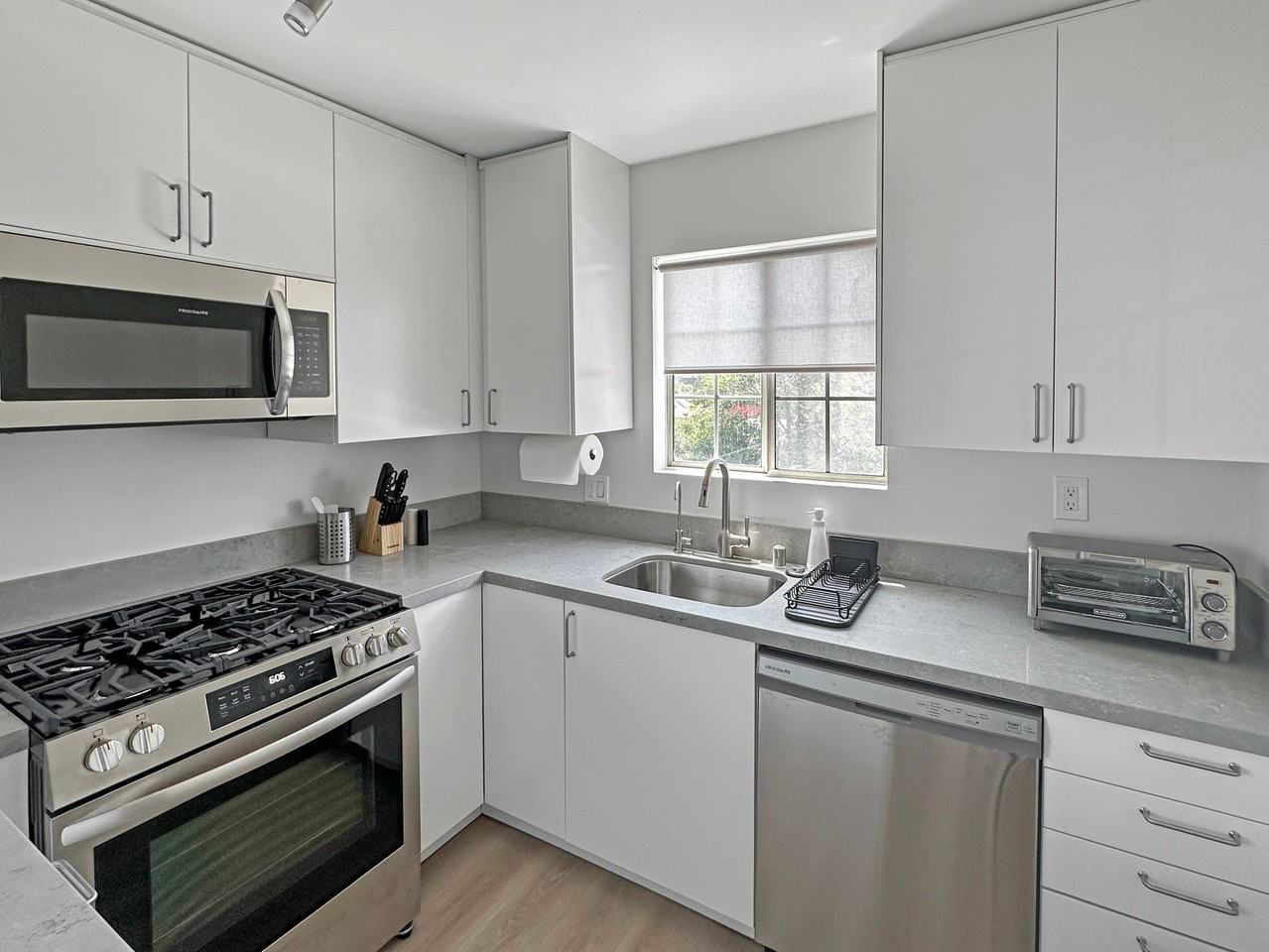 5854 Ernest Ave #5854 - Photo 3 of 17