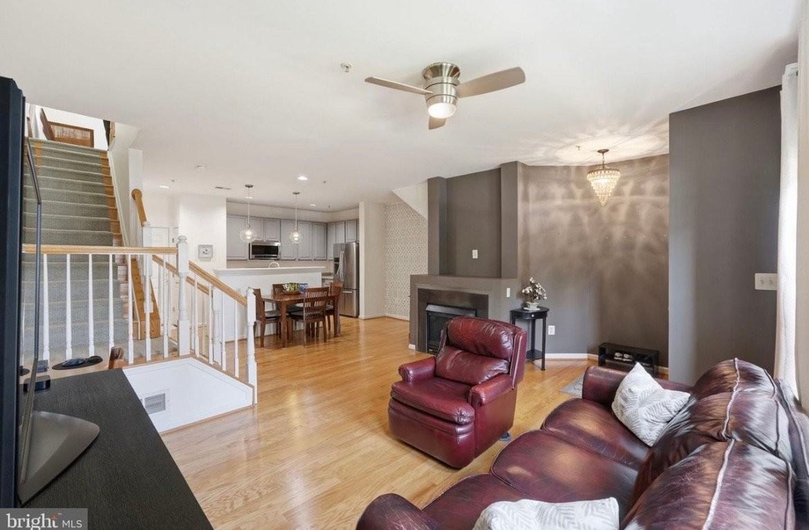 647A Main St - Photo 4 of 20