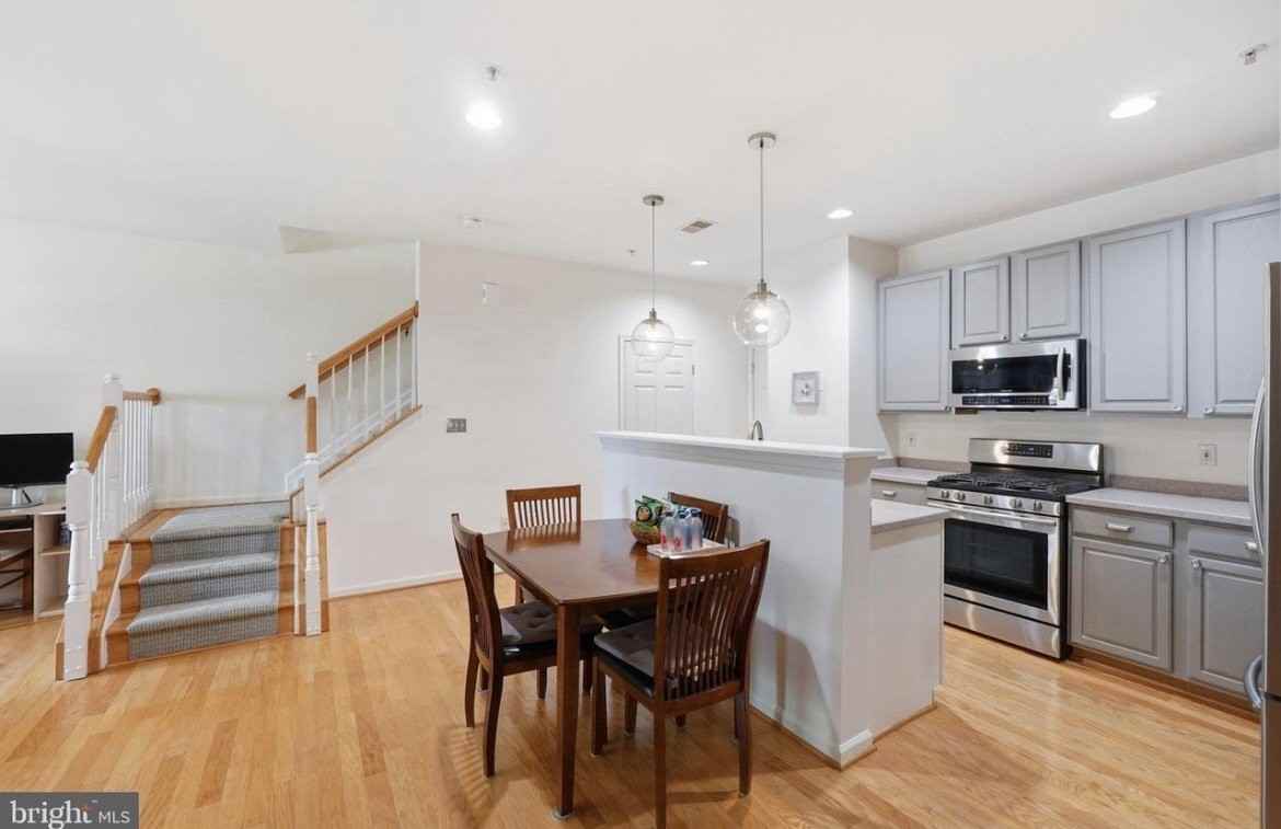 647A Main St - Photo 6 of 20