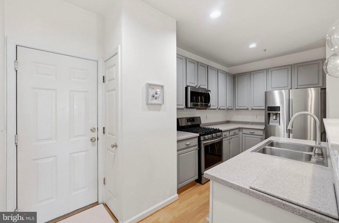 647A Main St - Photo 7 of 20
