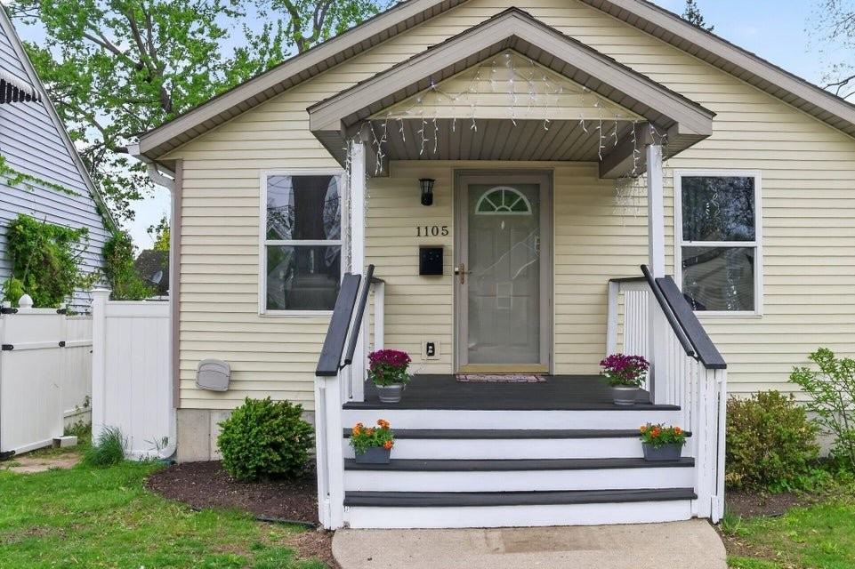 1105 Hazen St Se - Photo 3 of 20