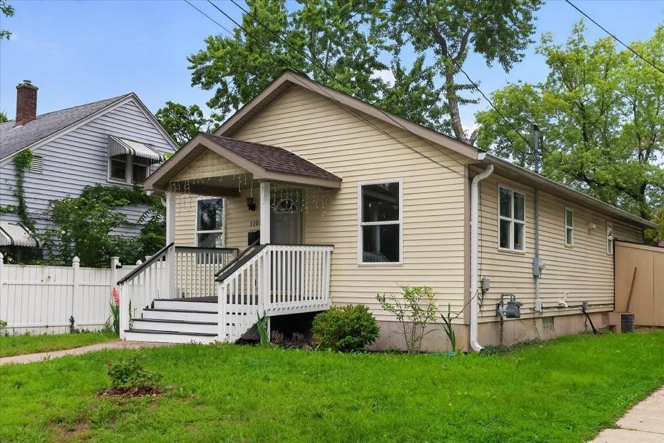 1105 Hazen St Se - Photo 5 of 20