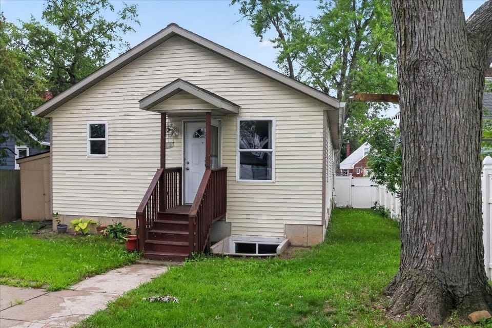 1105 Hazen St Se - Photo 6 of 20