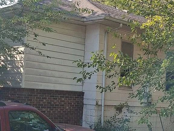 407 W Saint Louis St - Photo 3 of 8