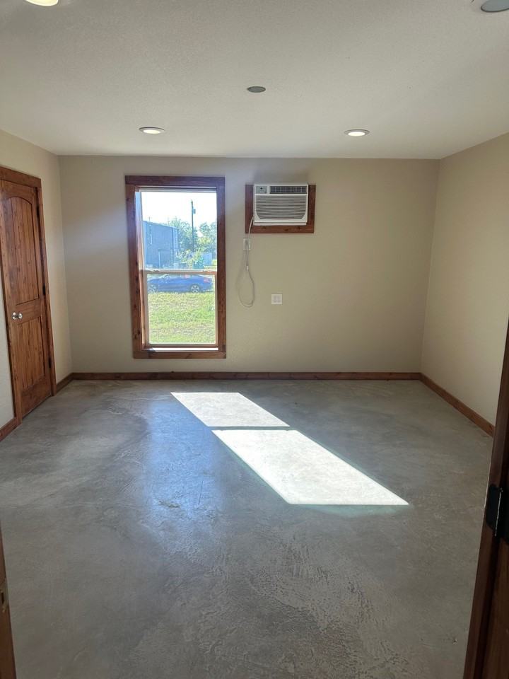 4022 Old Lorena Rd - Photo 3 of 14