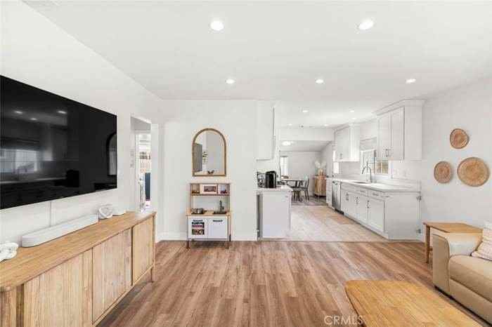 7118 Valmont St - Photo 4 of 17