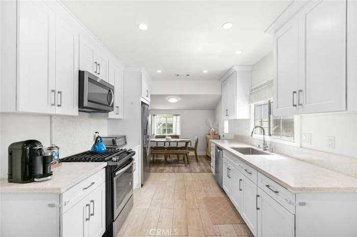 7118 Valmont St - Photo 6 of 17
