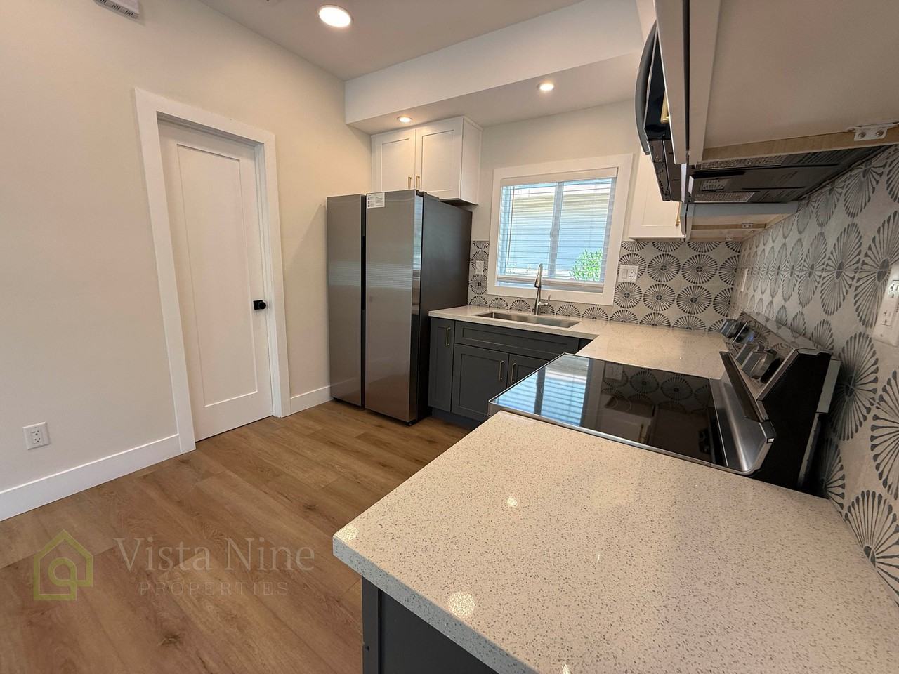909 S Spruce St - Photo 3 of 13