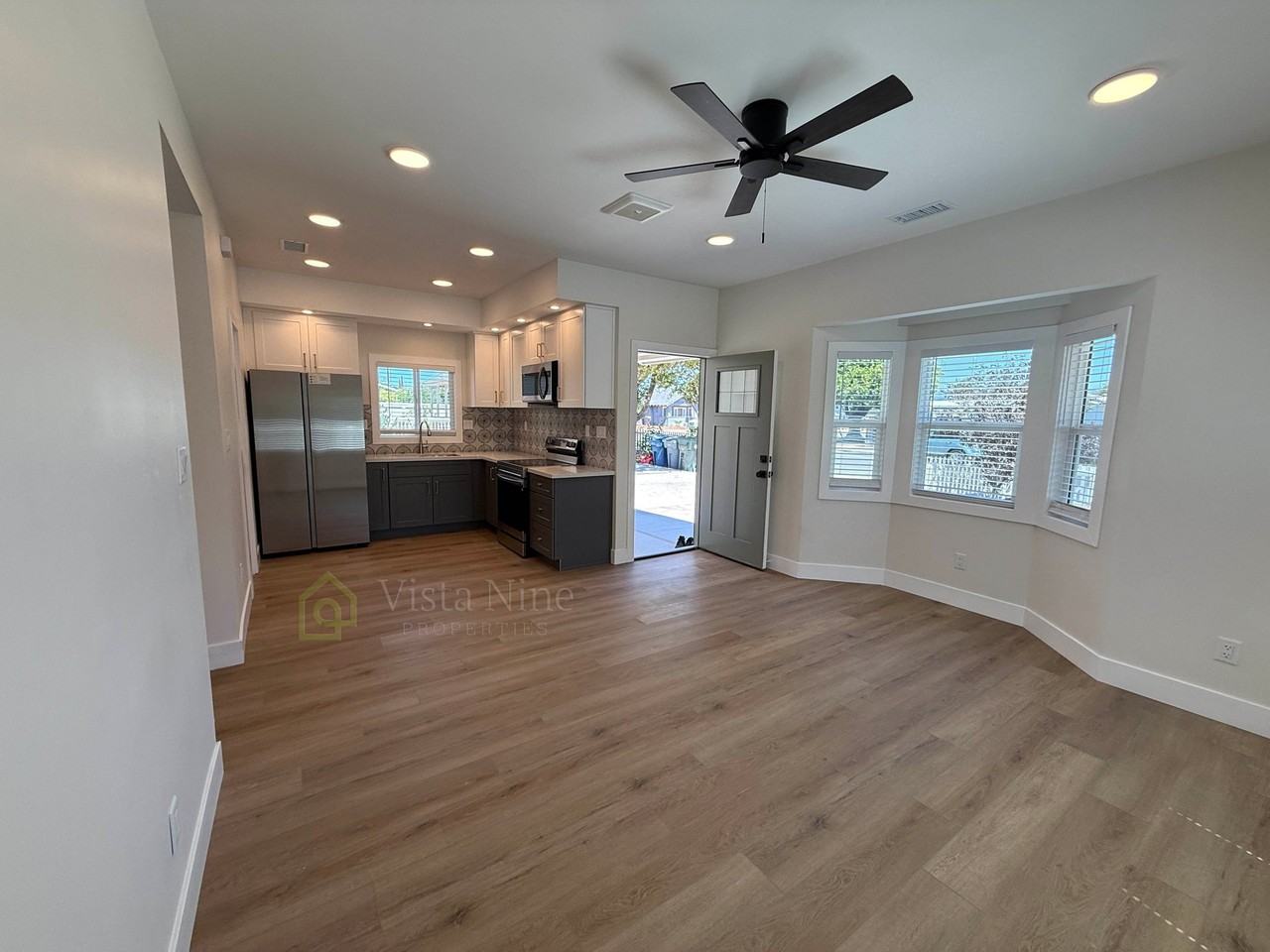 909 S Spruce St - Photo 6 of 13