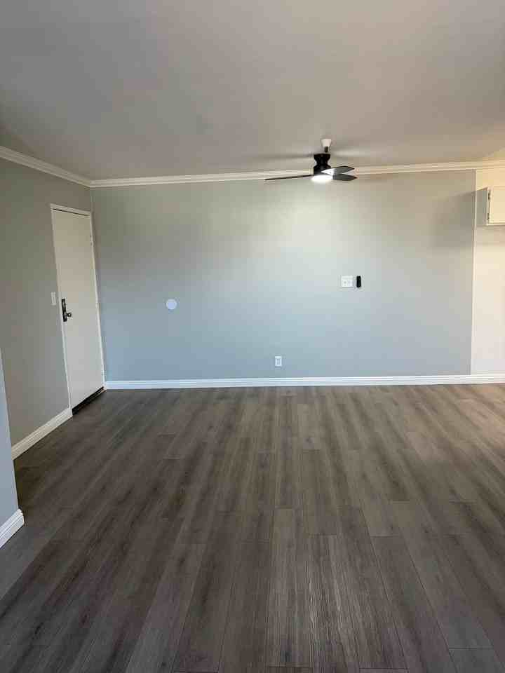5811 Tujunga Ave #405 - Photo 7 of 8