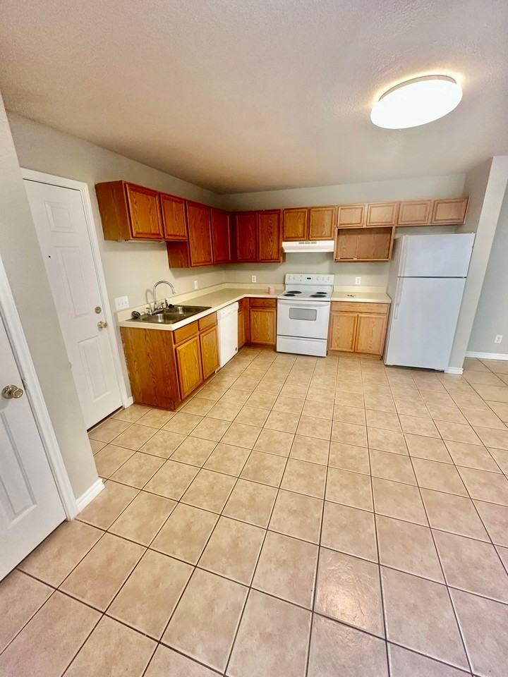 7367 Golf Vista Blvd - Photo 3 of 12
