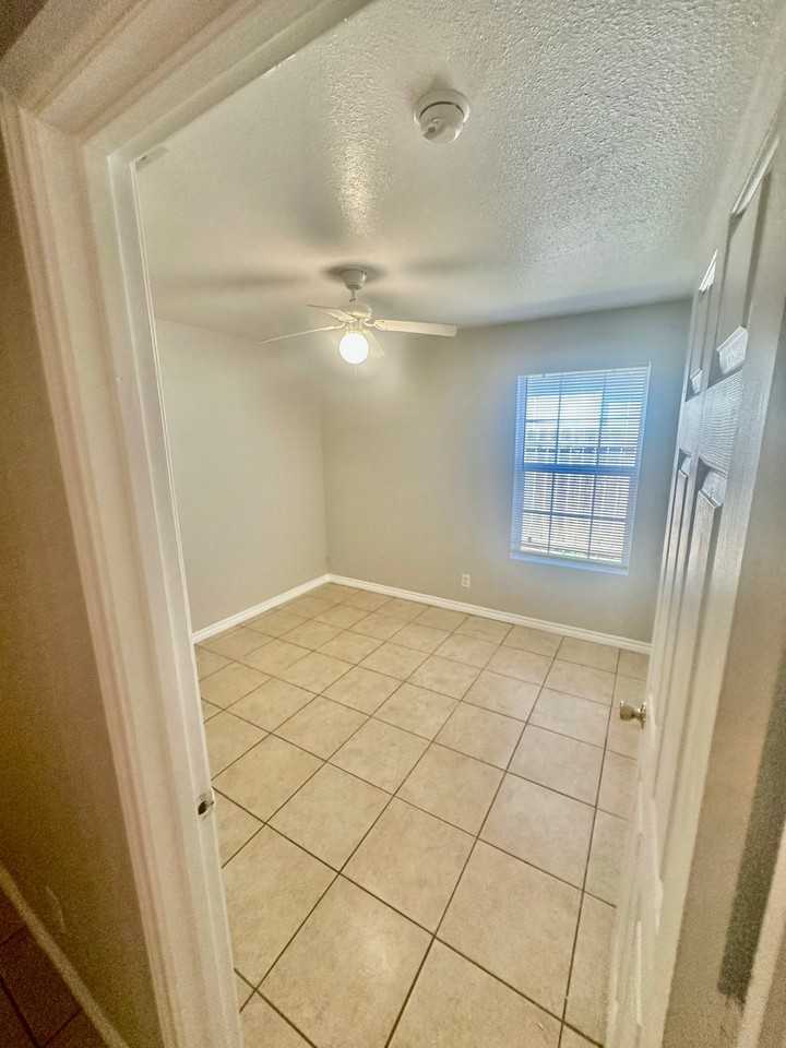 7367 Golf Vista Blvd - Photo 6 of 12