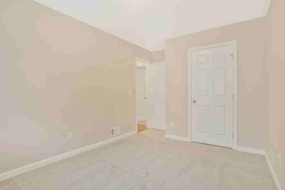 1649 Roman Point Dr - Photo 3 of 10
