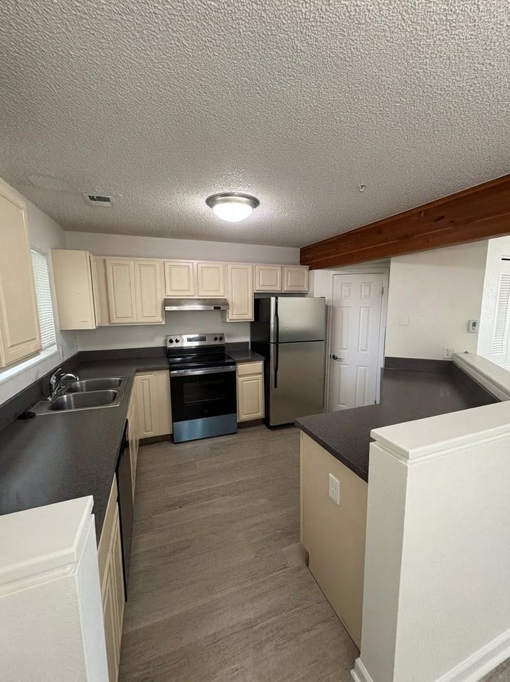 627 Walden Cir #204 - Photo 5 of 16