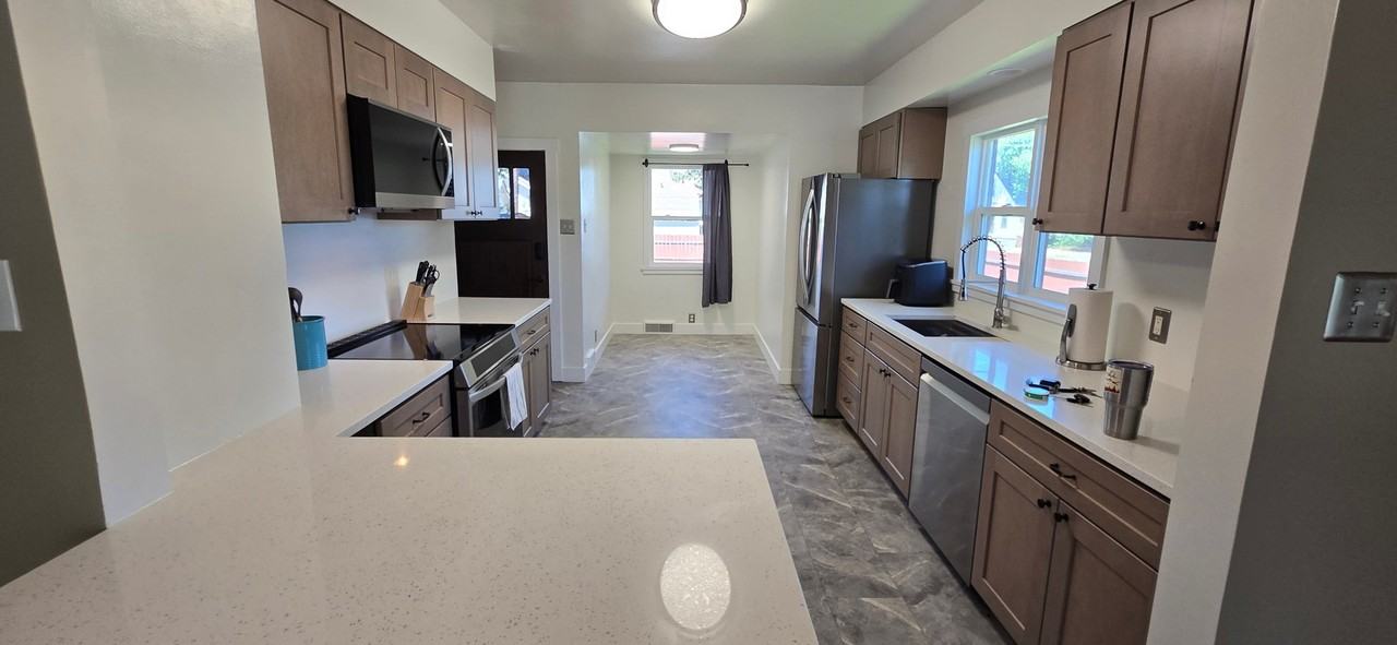 3927 N Jefferson St - Photo 3 of 12