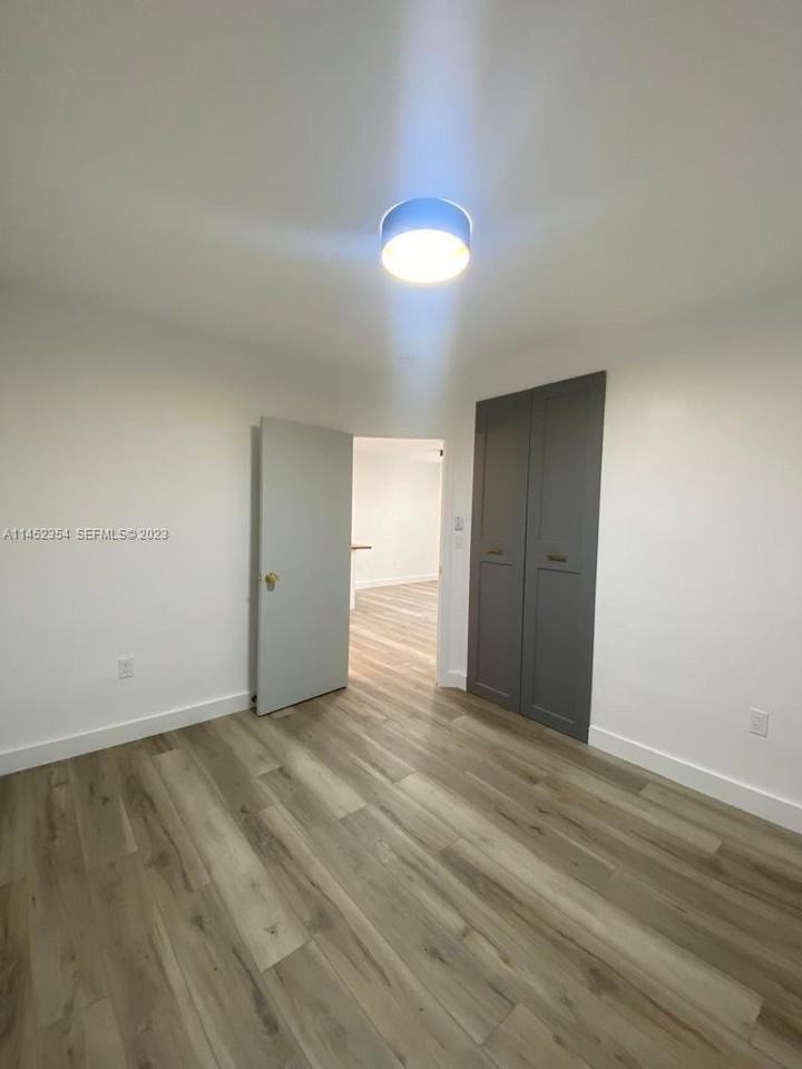 1542 Sw 5th St #4 - Photo 4 of 4