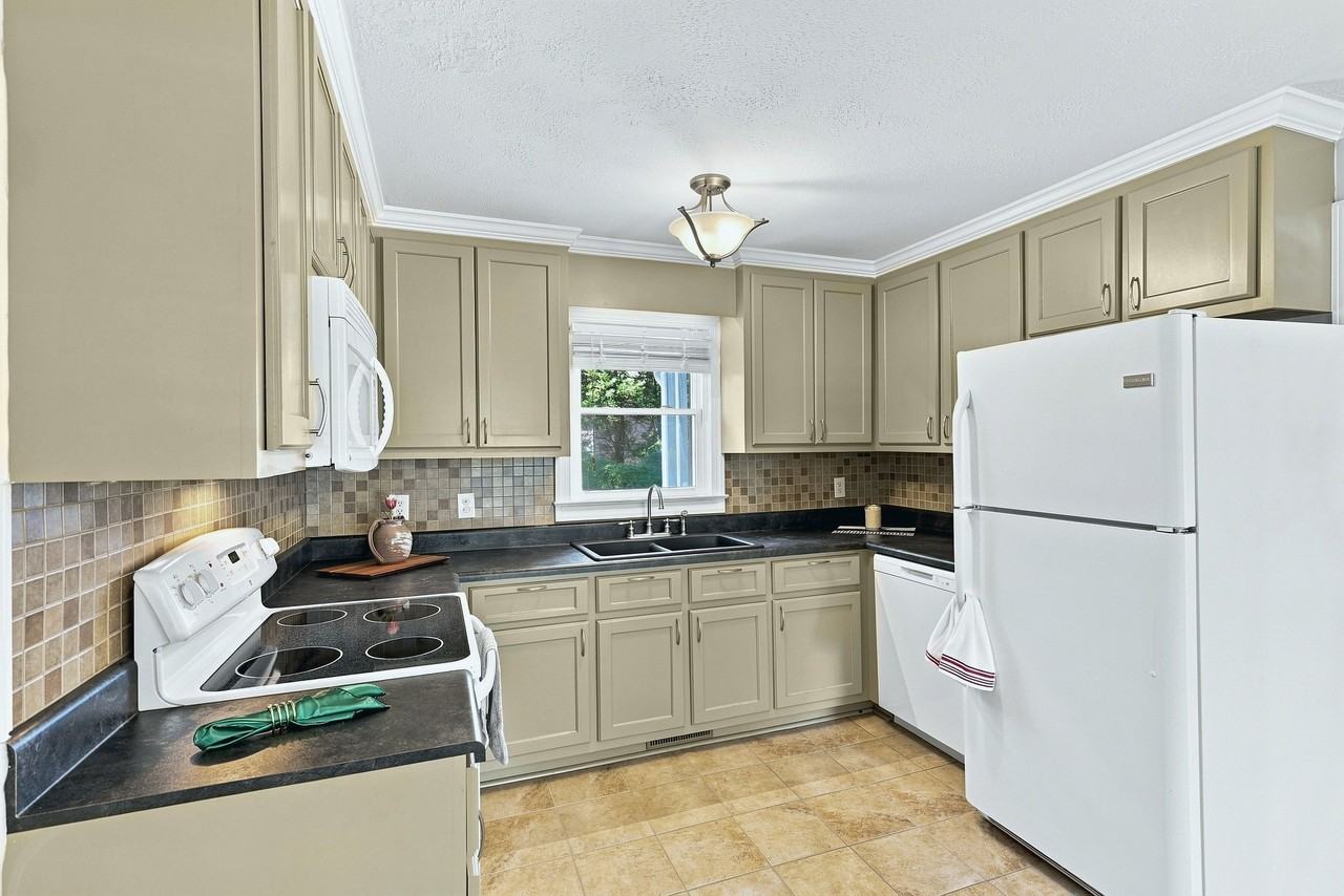 501 Cunningham Rd - Photo 4 of 11