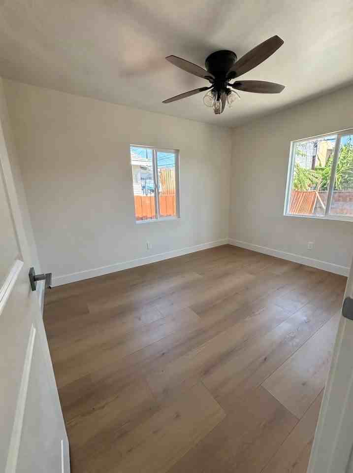 9318 Hooper Ave - Photo 4 of 8
