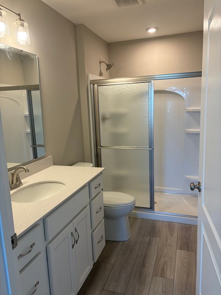 586 Station Dr - Photo 3 of 12