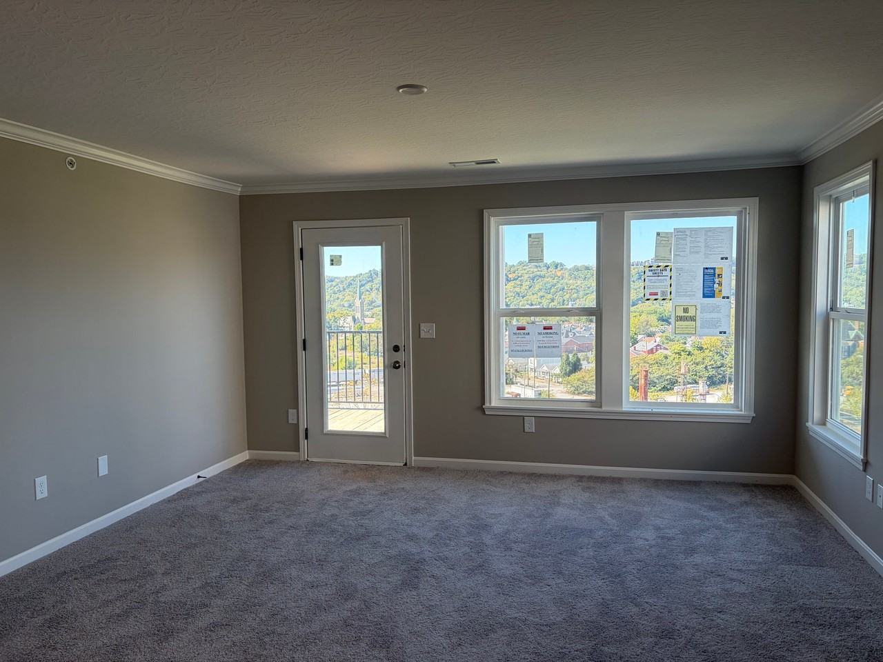 586 Station Dr - Photo 4 of 12