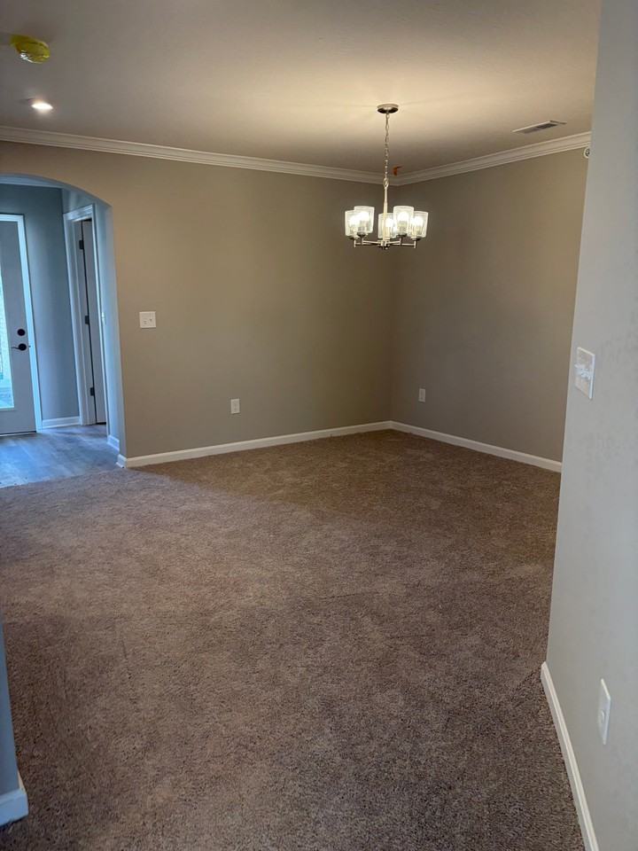 586 Station Dr - Photo 6 of 12