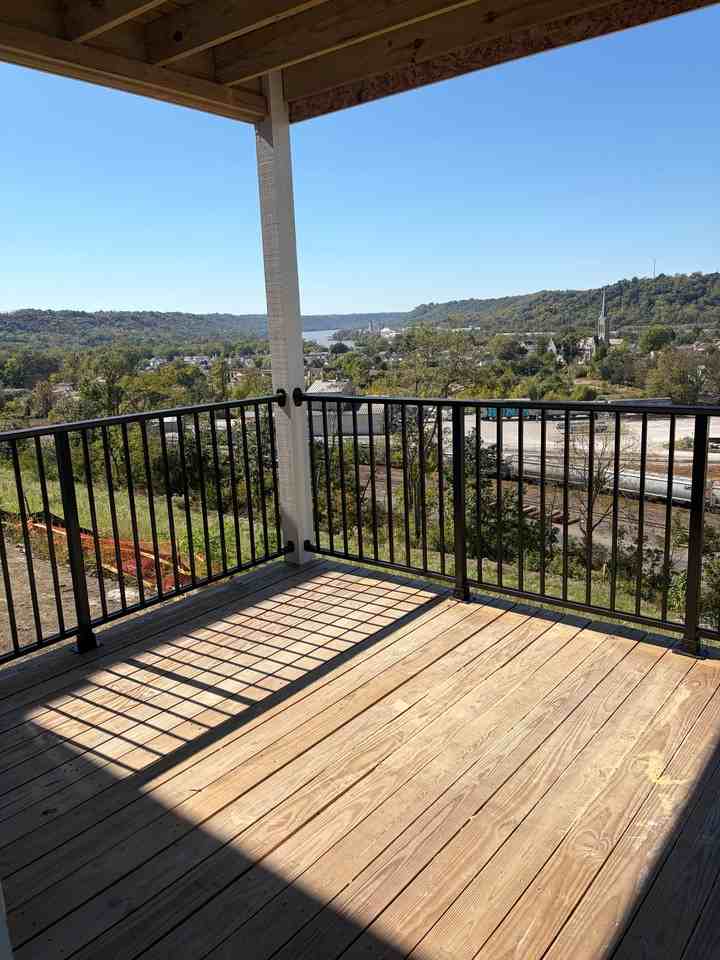 586 Station Dr - Photo 7 of 12