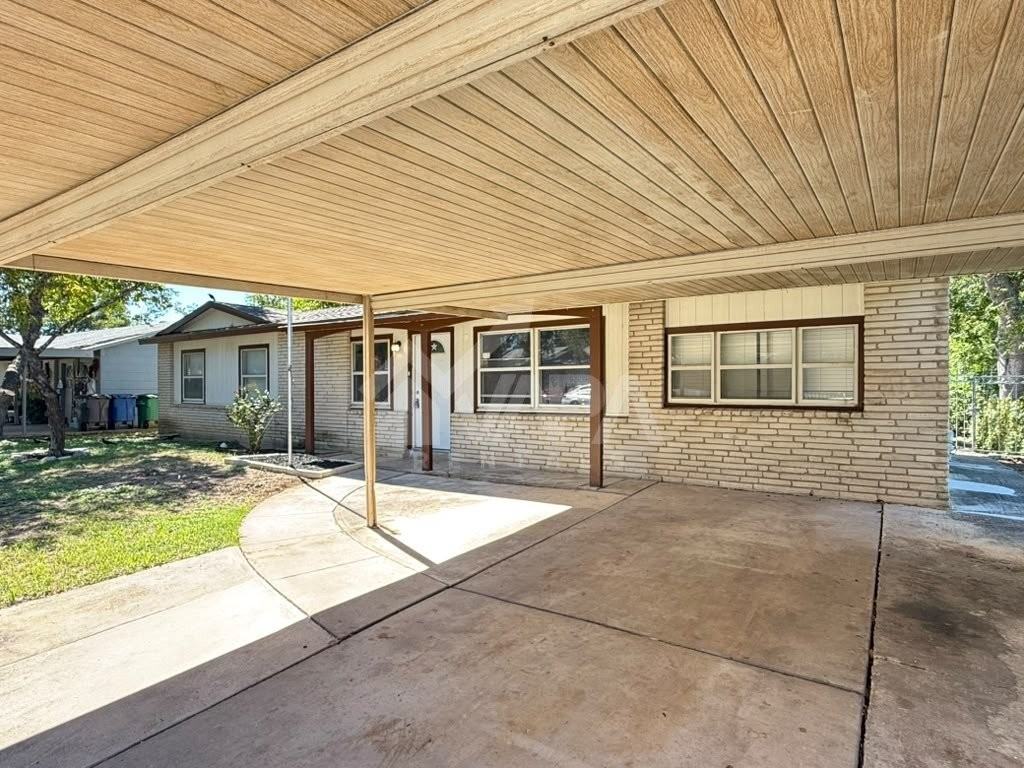 6011 Hillman Dr - Photo 3 of 19