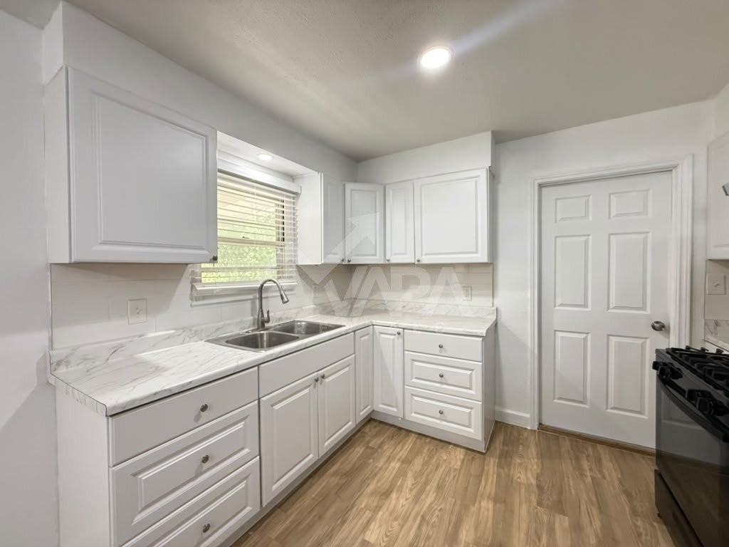 6011 Hillman Dr - Photo 6 of 19