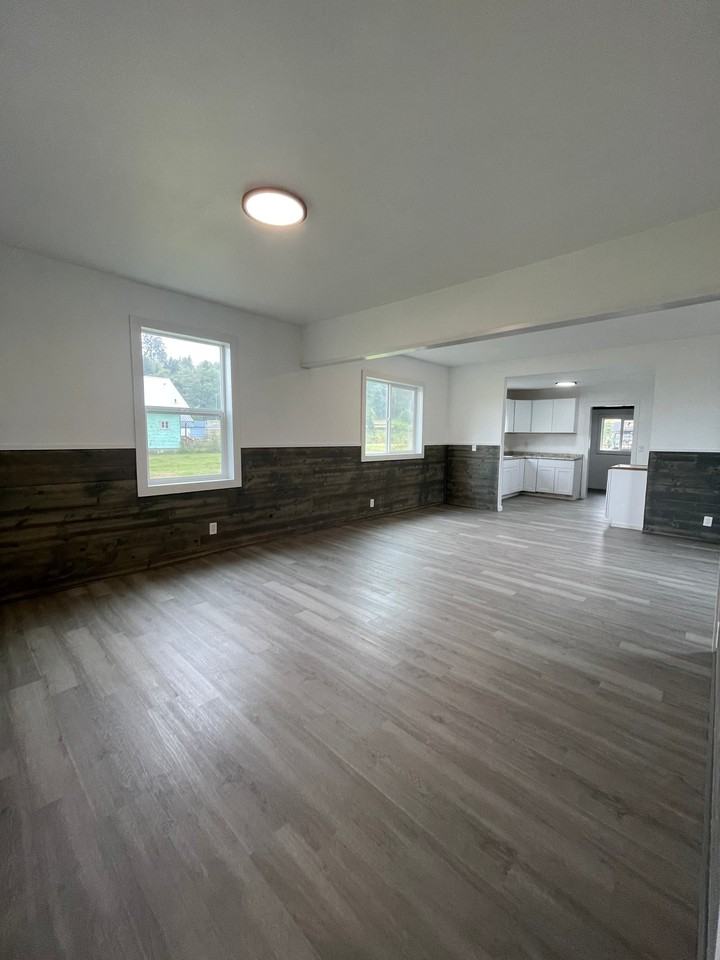 214 Peters St - Photo 3 of 9