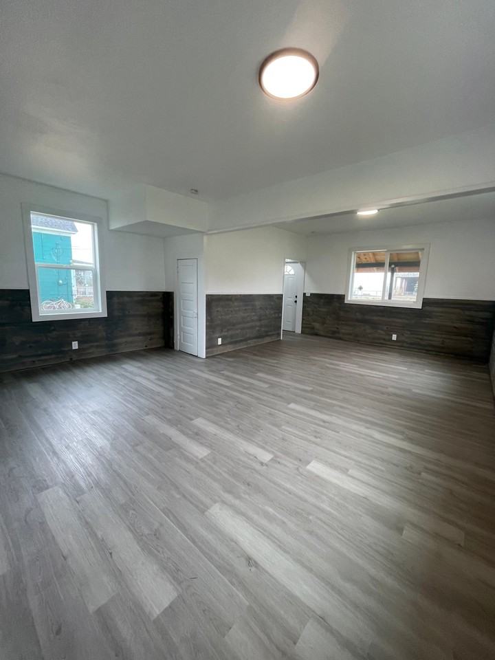 214 Peters St - Photo 4 of 9
