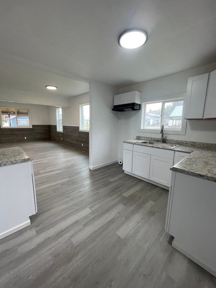 214 Peters St - Photo 6 of 9