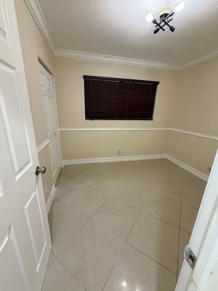 9975 Sw 215th St #1 - Photo 5 of 6