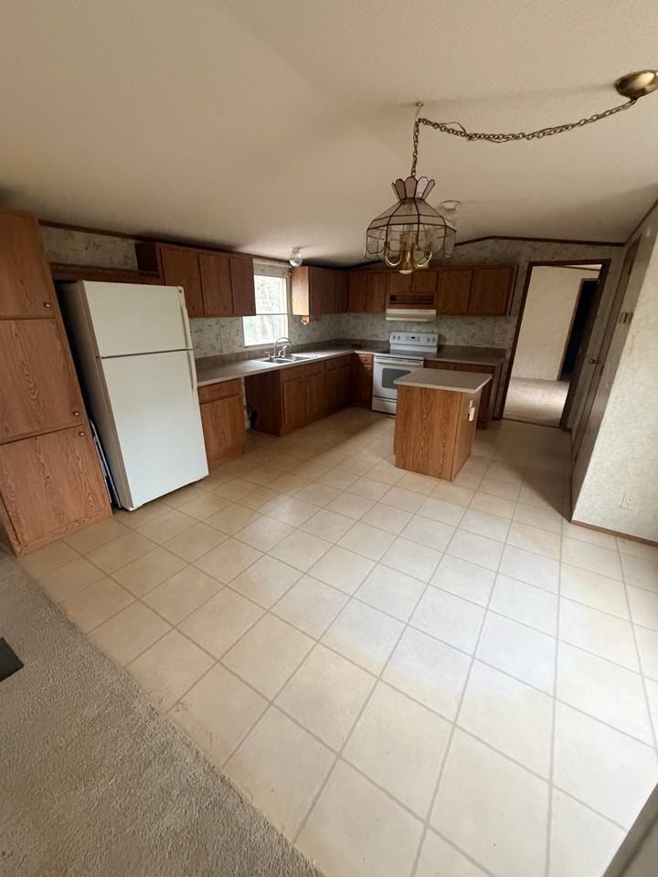 2109 N Tanglewood Dr Sw - Photo 2 of 8