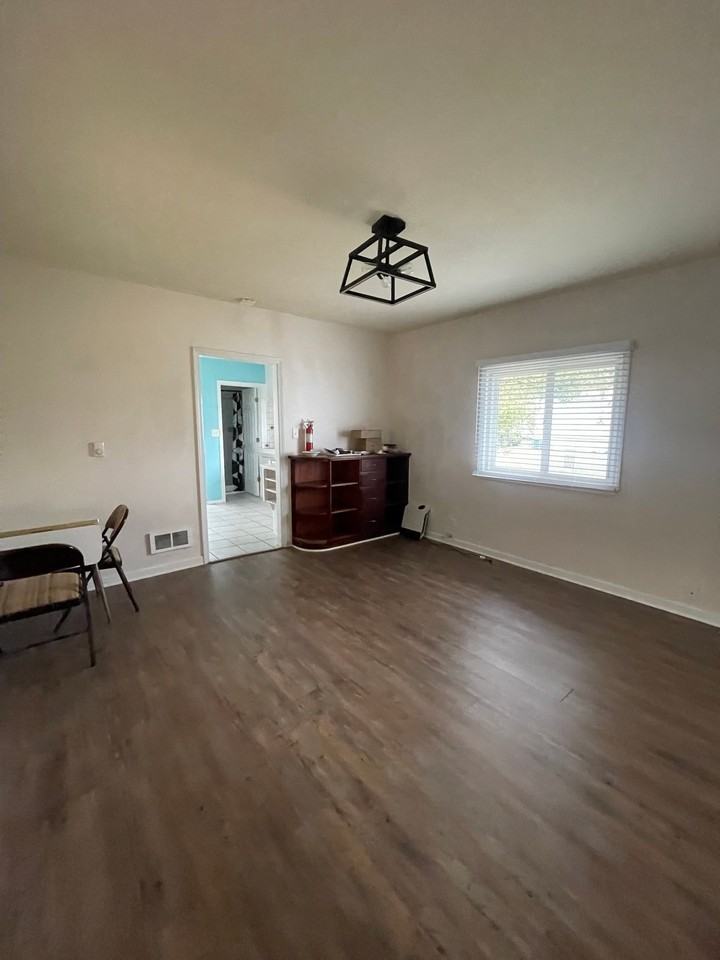 125 Robert Bush Dr - Photo 3 of 6