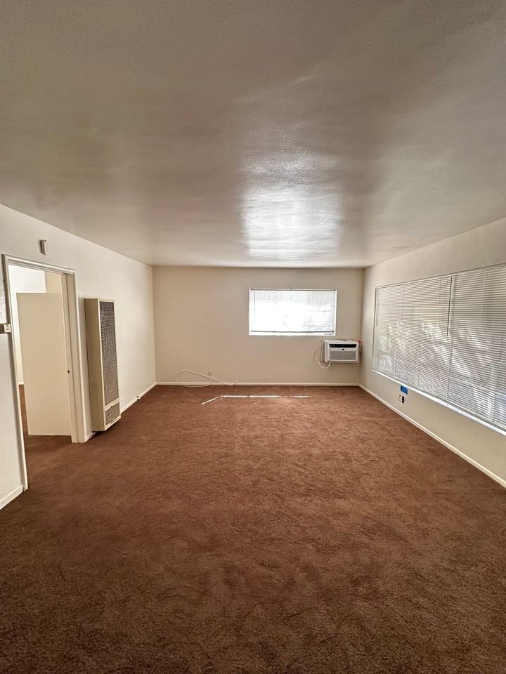 2821 Nina St #A - Photo 3 of 7