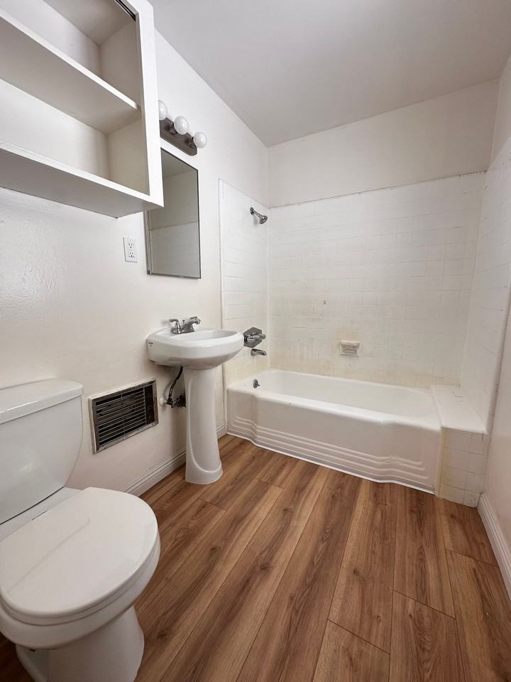 2821 Nina St #A - Photo 5 of 7