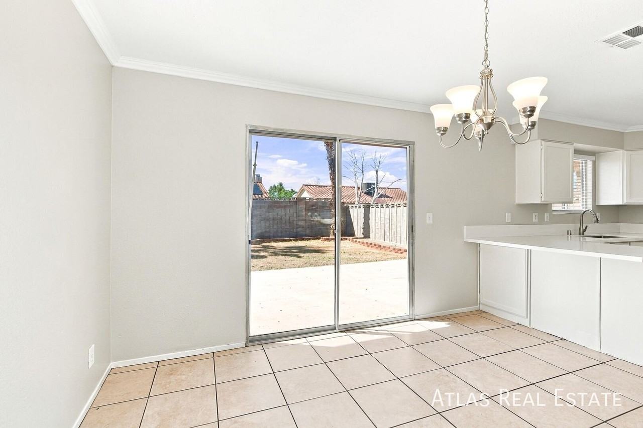 135 Sterling Dr - Photo 4 of 22