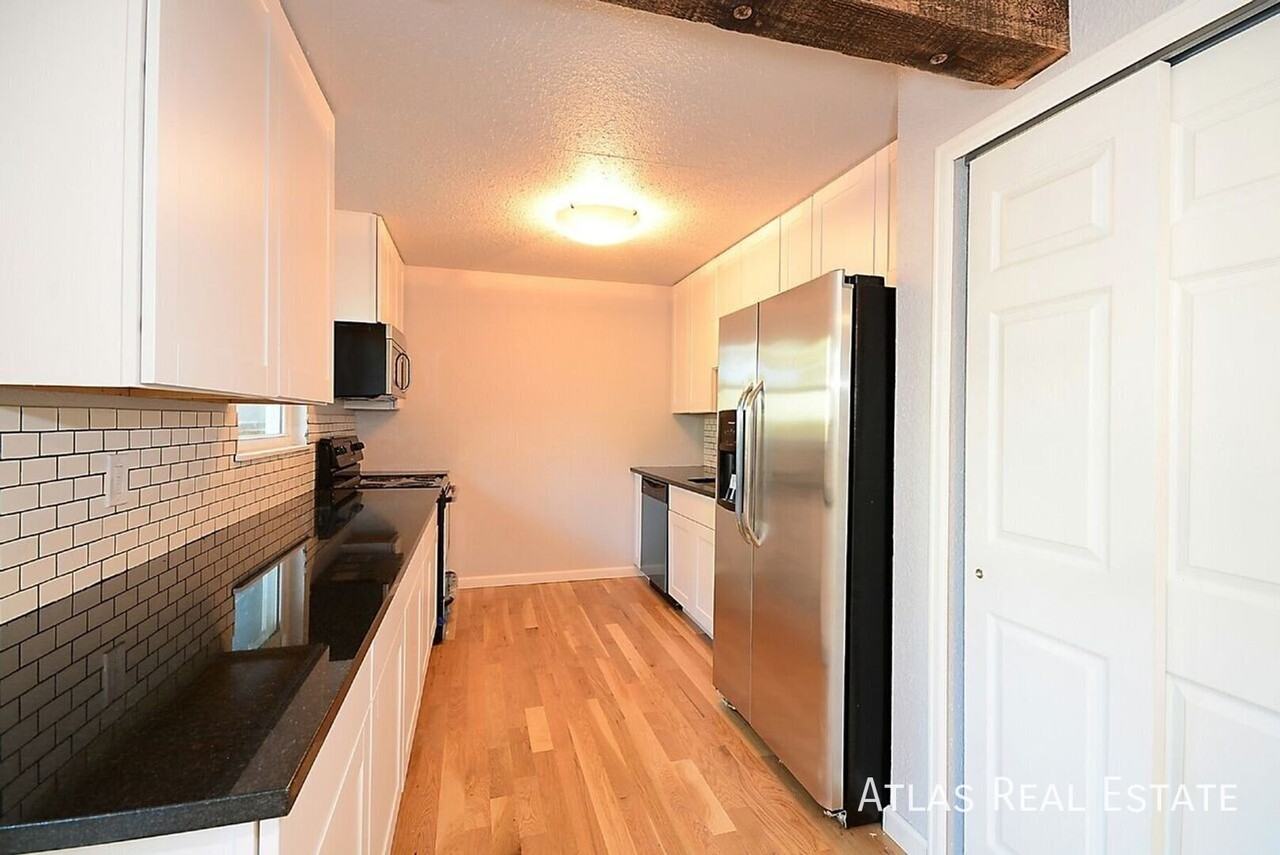4491 Driftwood Pl - Photo 3 of 18
