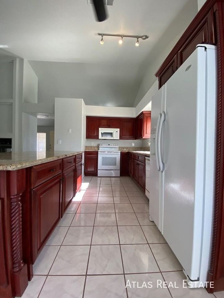 4121 Snow Petal Ct - Photo 6 of 34