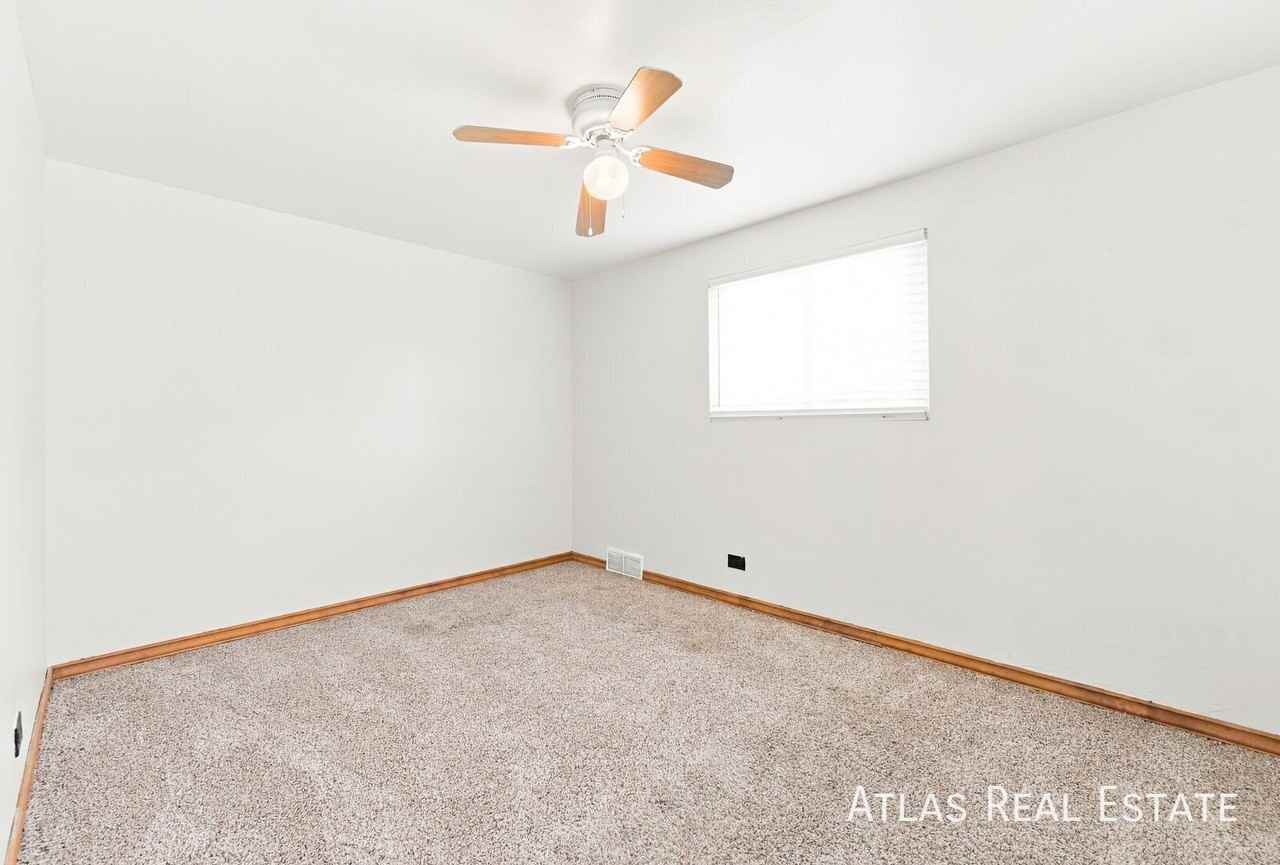 3586 Olive St - Photo 4 of 15