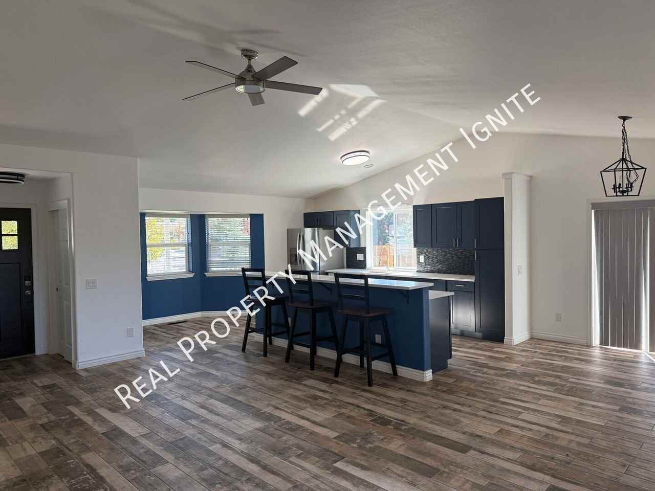 62625 Hawkview Rd - Photo 4 of 16