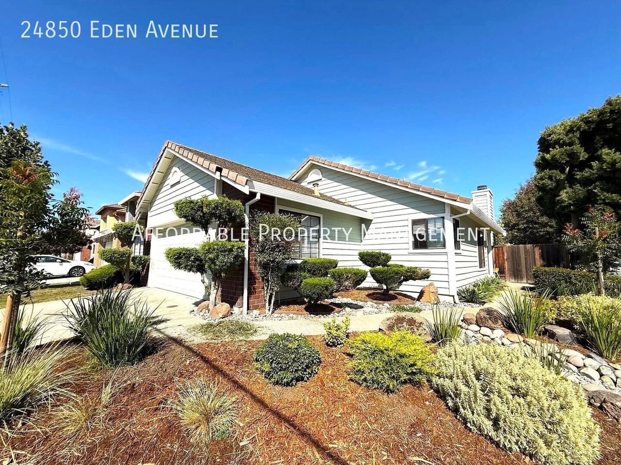 24850 Eden Ave - Photo 3 of 27