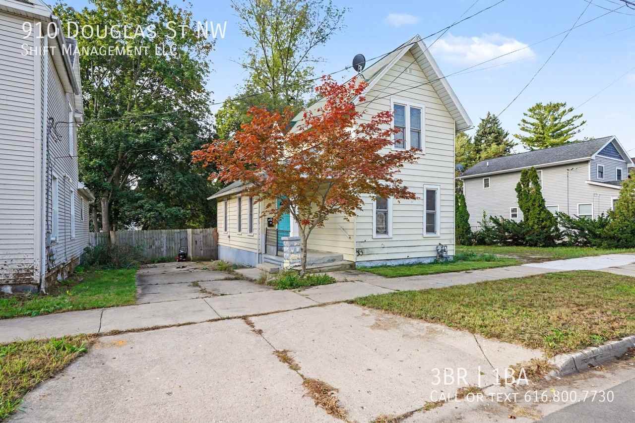 910 Douglas St Nw - Photo 2 of 15