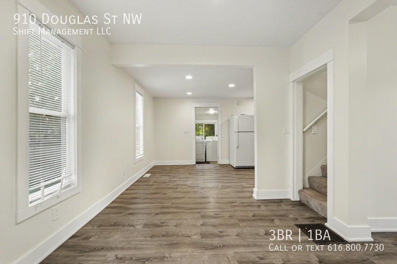 910 Douglas St Nw - Photo 3 of 15