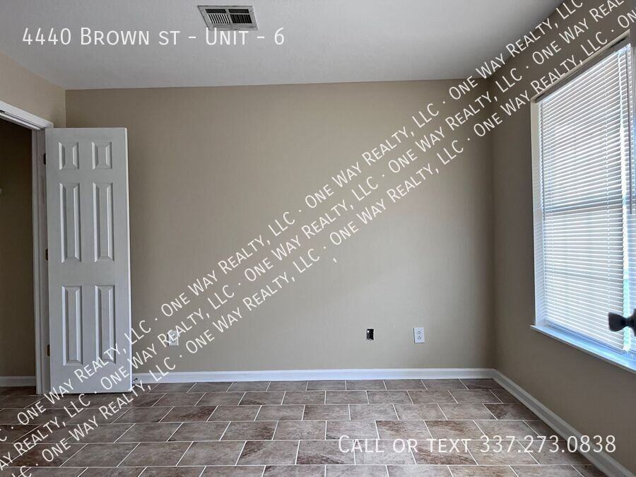 4440 Brown St #6 - Photo 4 of 18
