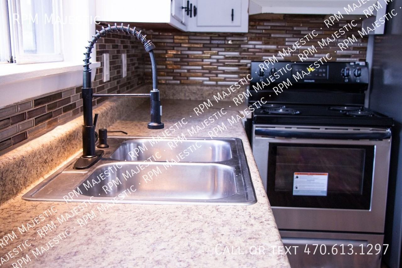 1703 Pheasant Dr - Photo 3 of 12