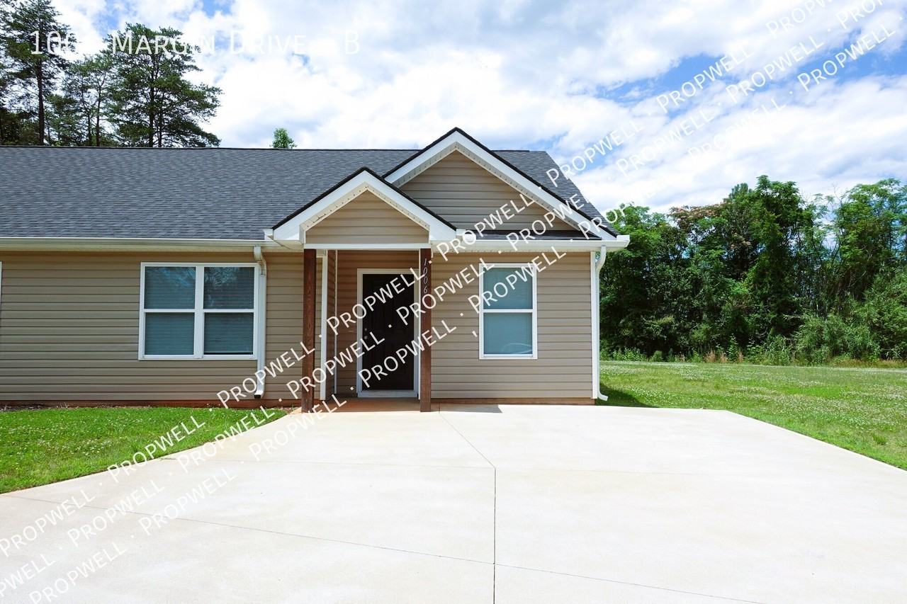 1006B Martin Dr #B - Photo 2 of 14