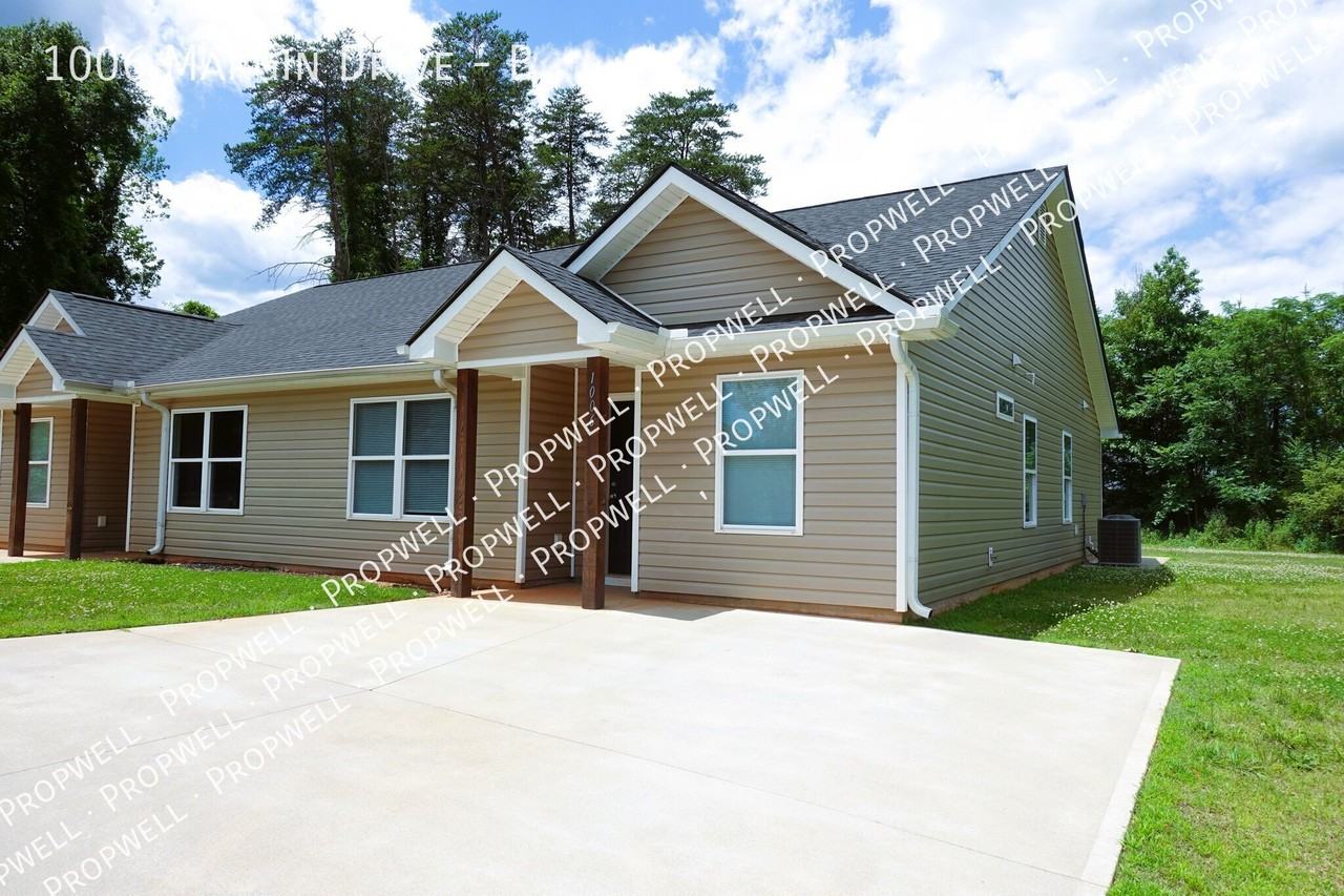 1006B Martin Dr #B - Photo 3 of 14