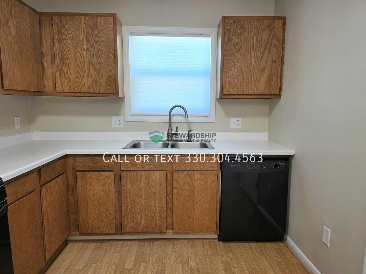 1082 Hazel St - Photo 4 of 37